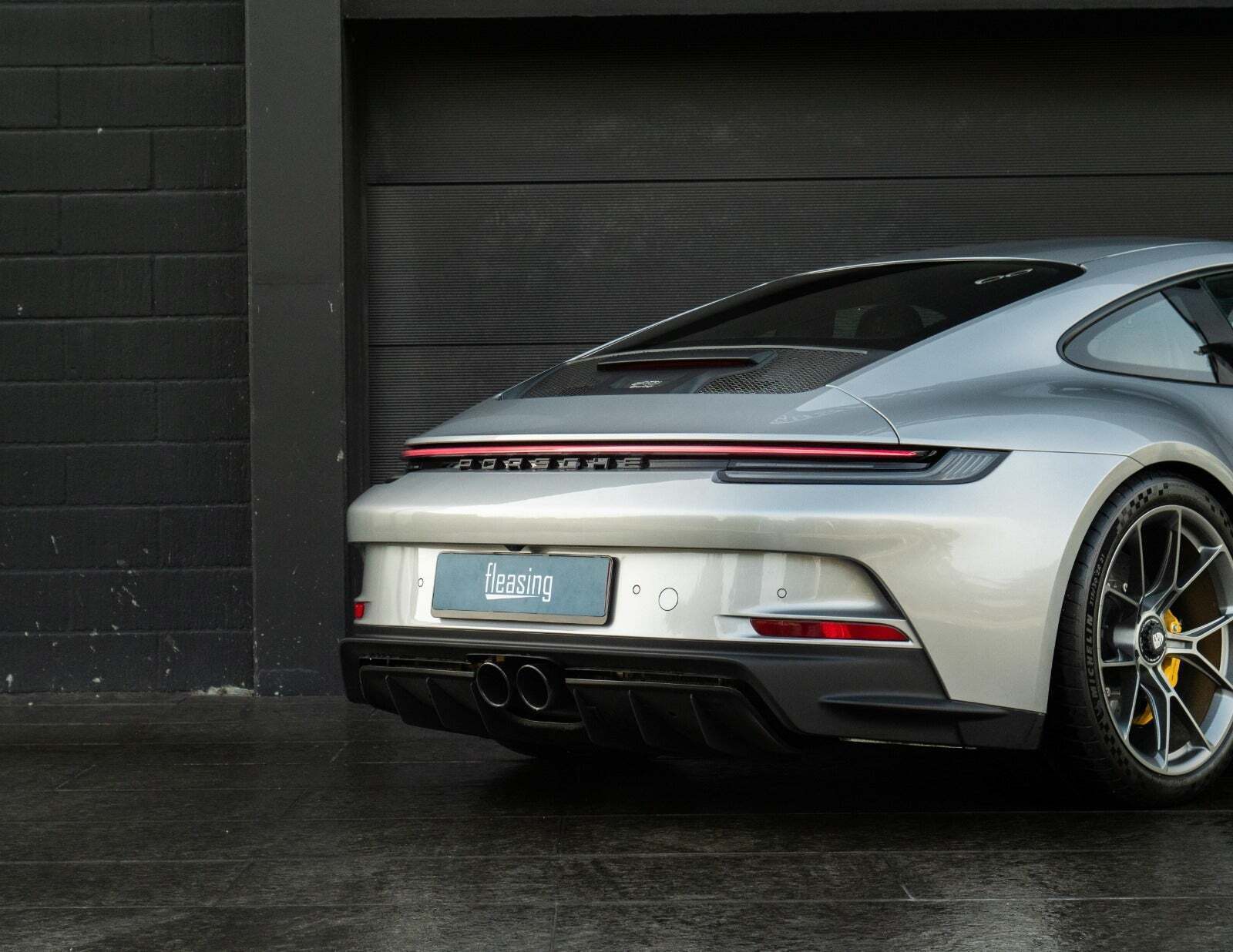 Sølv Porsche 911 GT3 fra 2023