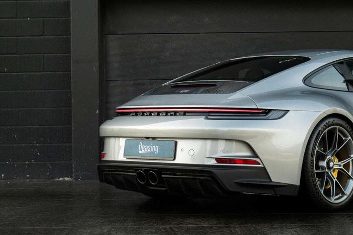 Sølv Porsche 911 GT3 fra 2023