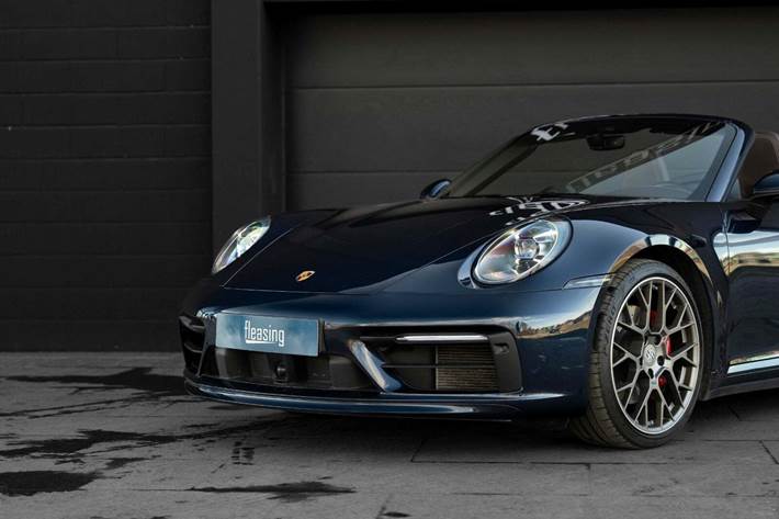 Blå Porsche 911 Carrera 4S fra 2020