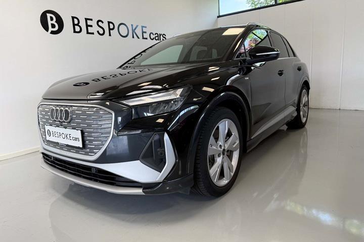 Sort Audi Q4 e-tron fra 2024 set udefra