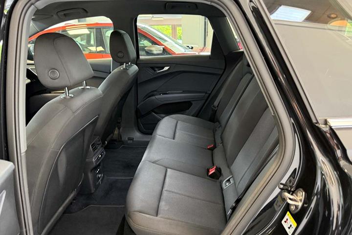 Sort Audi Q4 e-tron fra 2024