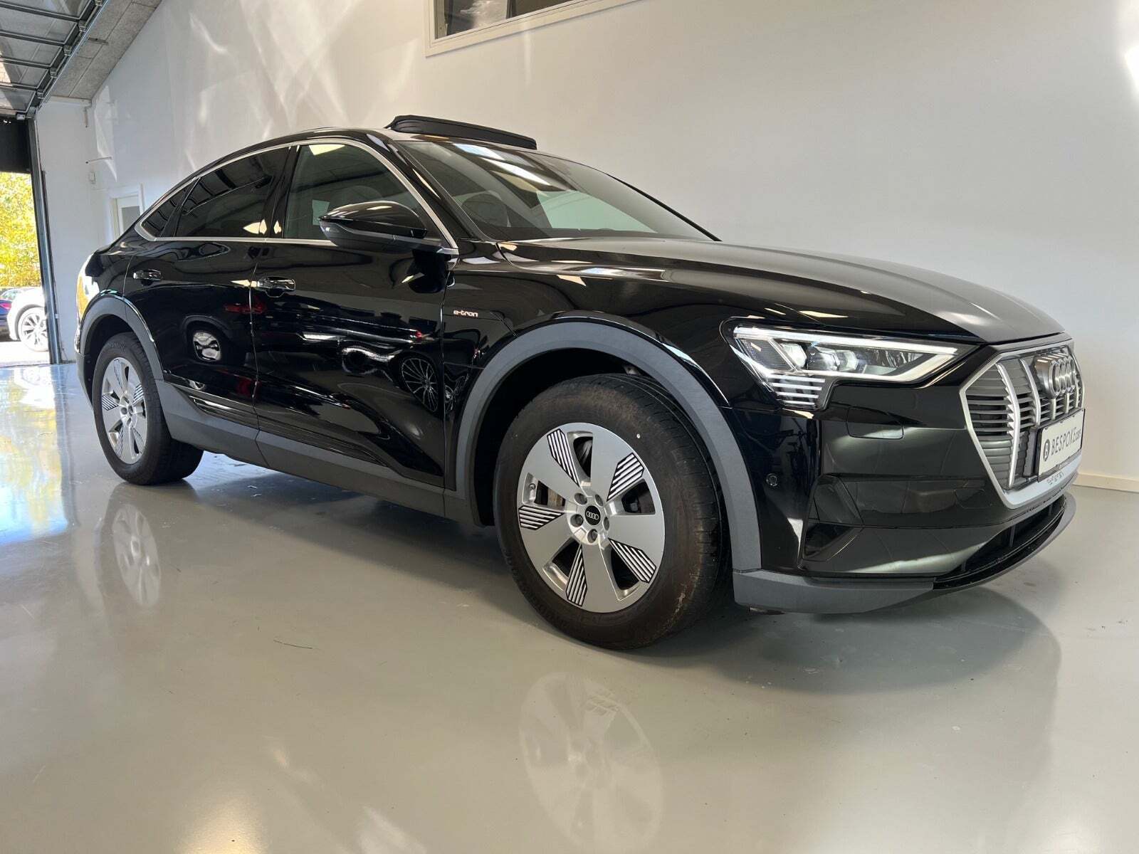 Sort Audi e-tron fra 2021