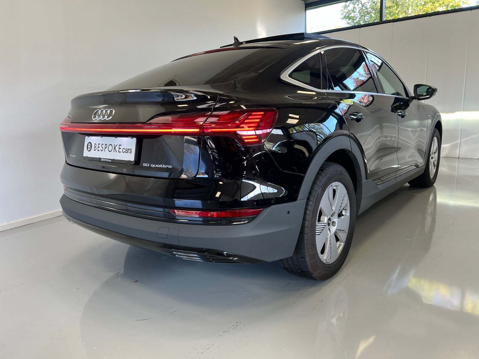 Sort Audi e-tron fra 2021
