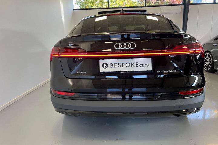 Sort Audi e-tron fra 2021