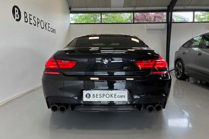 Sort BMW M6 fra 2015 set udefra