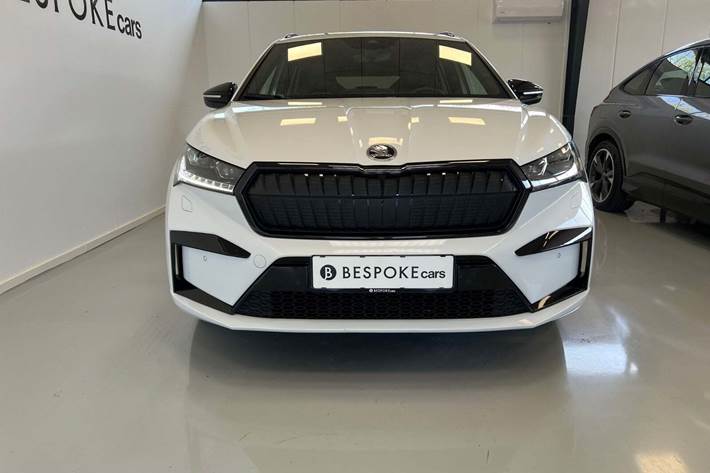 Hvid Skoda Enyaq fra 2022