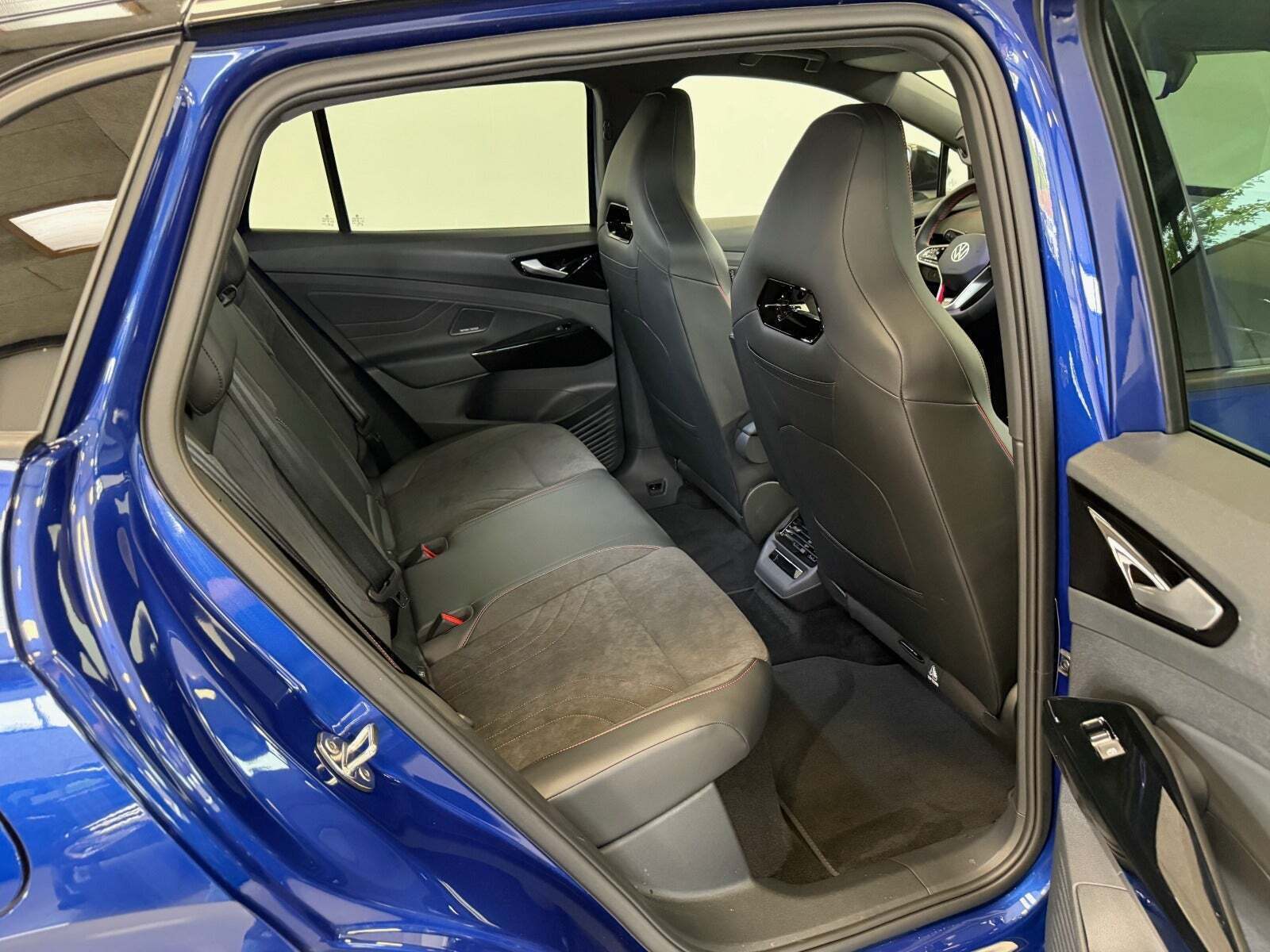 Blå VW ID.4 fra 2025