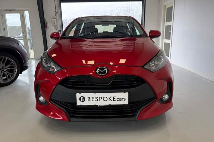 Rød Mazda 2 fra 2022