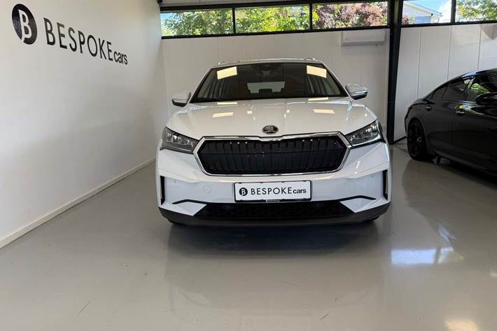 Hvid Skoda Enyaq fra 2022