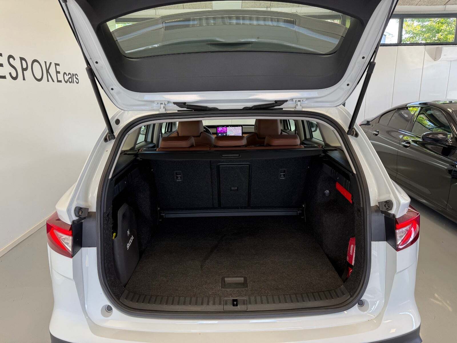 Hvid Skoda Enyaq fra 2022