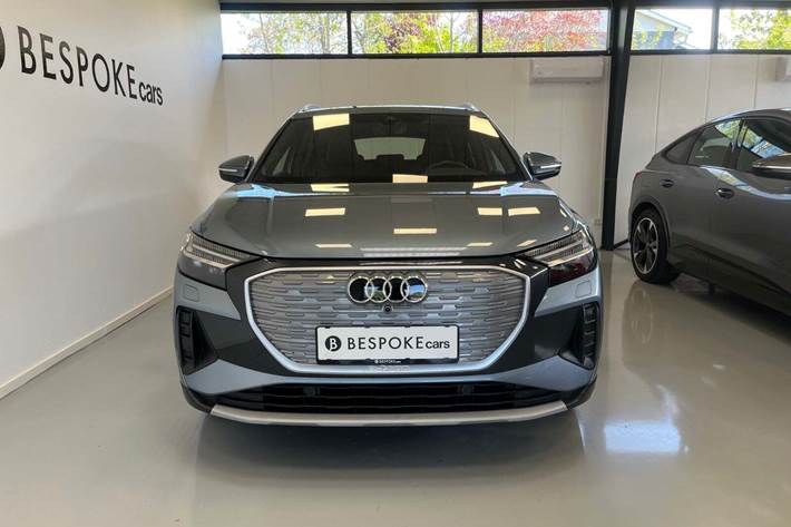 Blå Audi Q4 e-tron fra 2022