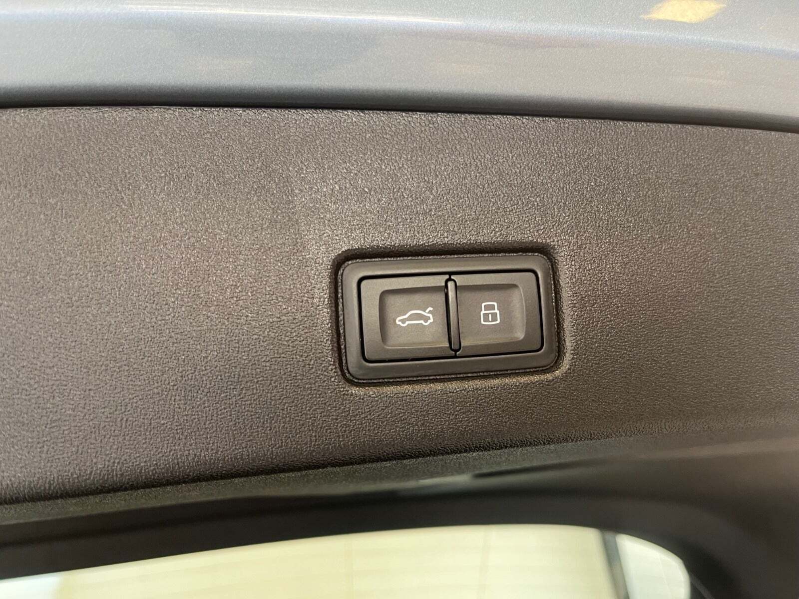 Blå Audi Q4 e-tron fra 2022