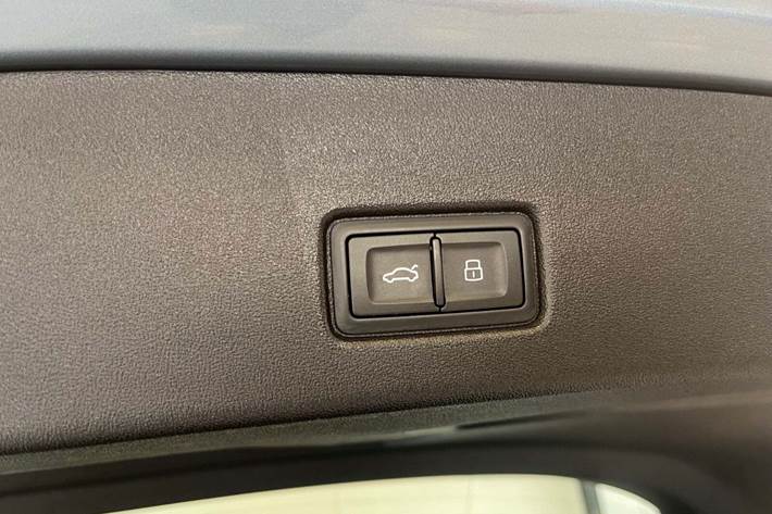 Blå Audi Q4 e-tron fra 2022