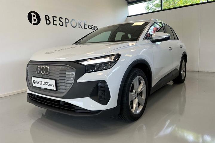 Hvid Audi Q4 e-tron fra 2022 set udefra