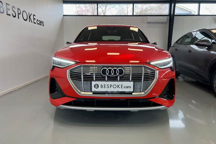 Rød Audi e-tron fra 2021