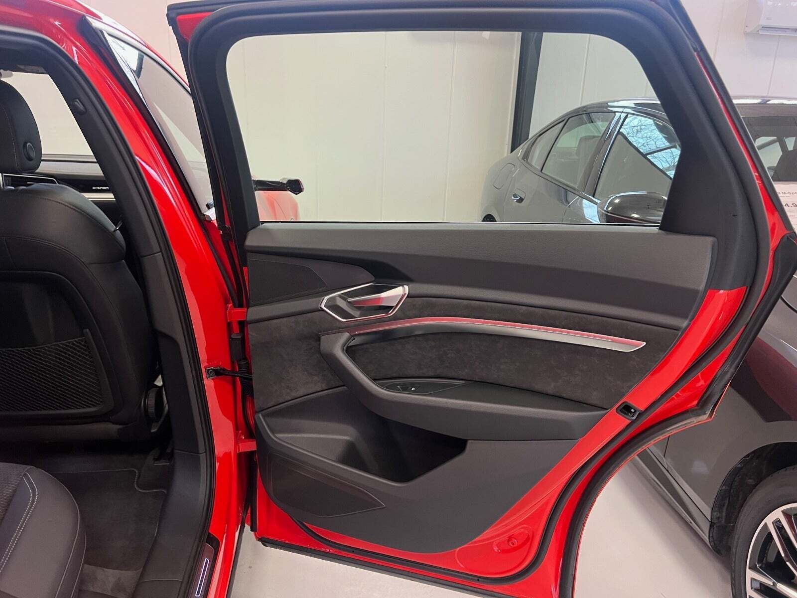 Rød Audi e-tron fra 2021