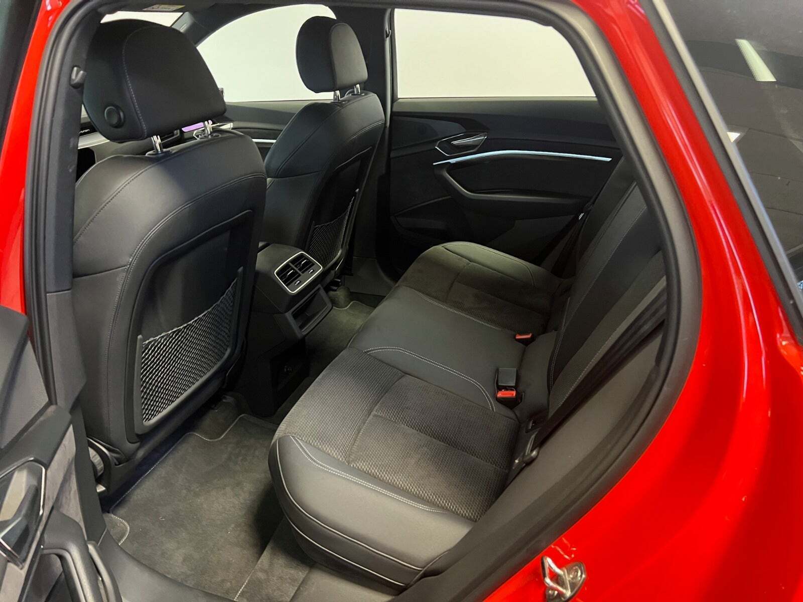 Rød Audi e-tron fra 2021