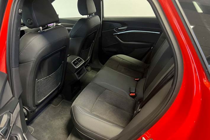 Rød Audi e-tron fra 2021