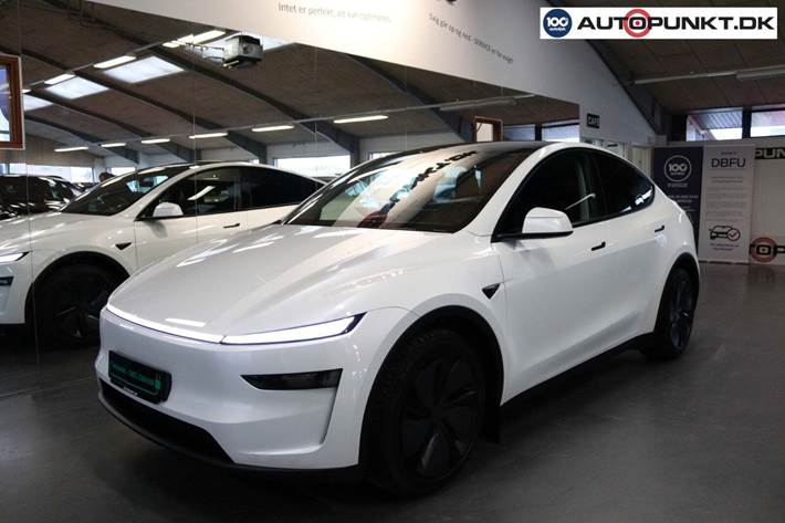 Hvid Tesla Model Y fra 2025