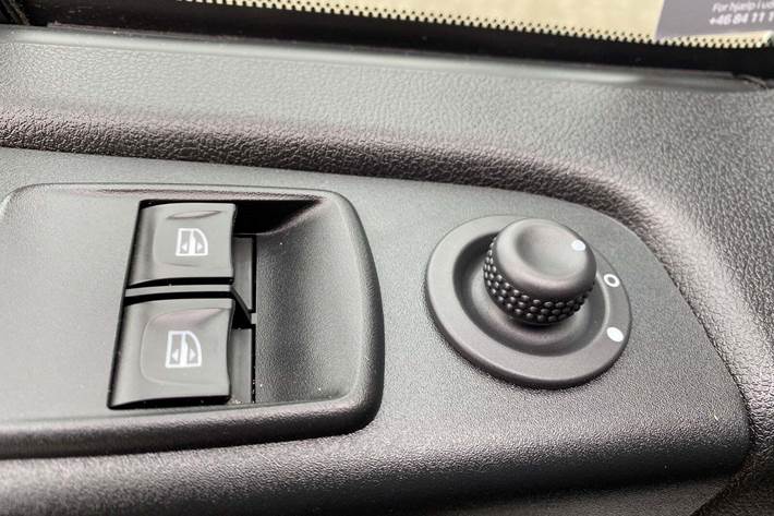 Hvid Renault Trafic T29 fra 2020