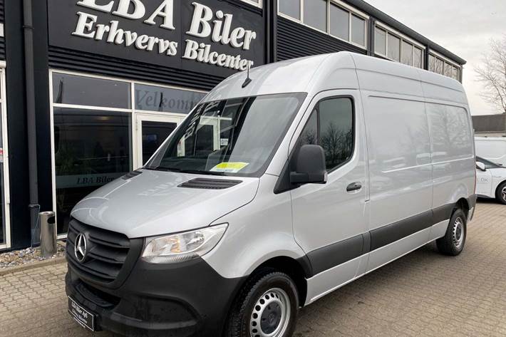 Sølv Mercedes Sprinter 215 fra 2022