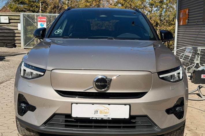 Orange Volvo XC40 fra 2024