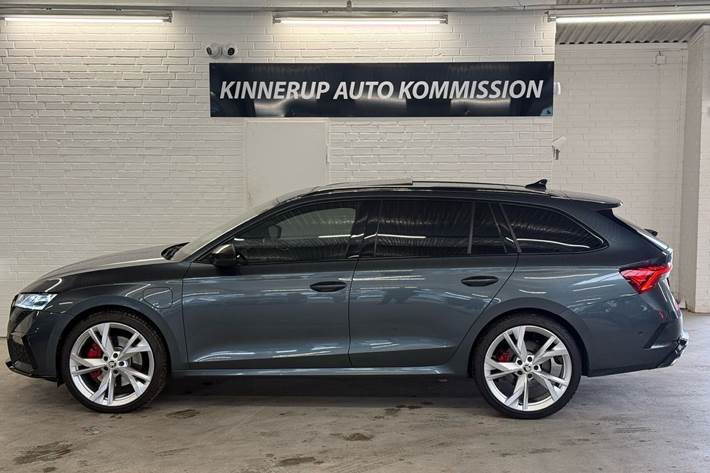 Sort Skoda Octavia fra 2021