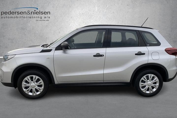 Sølv Suzuki Vitara fra 2022