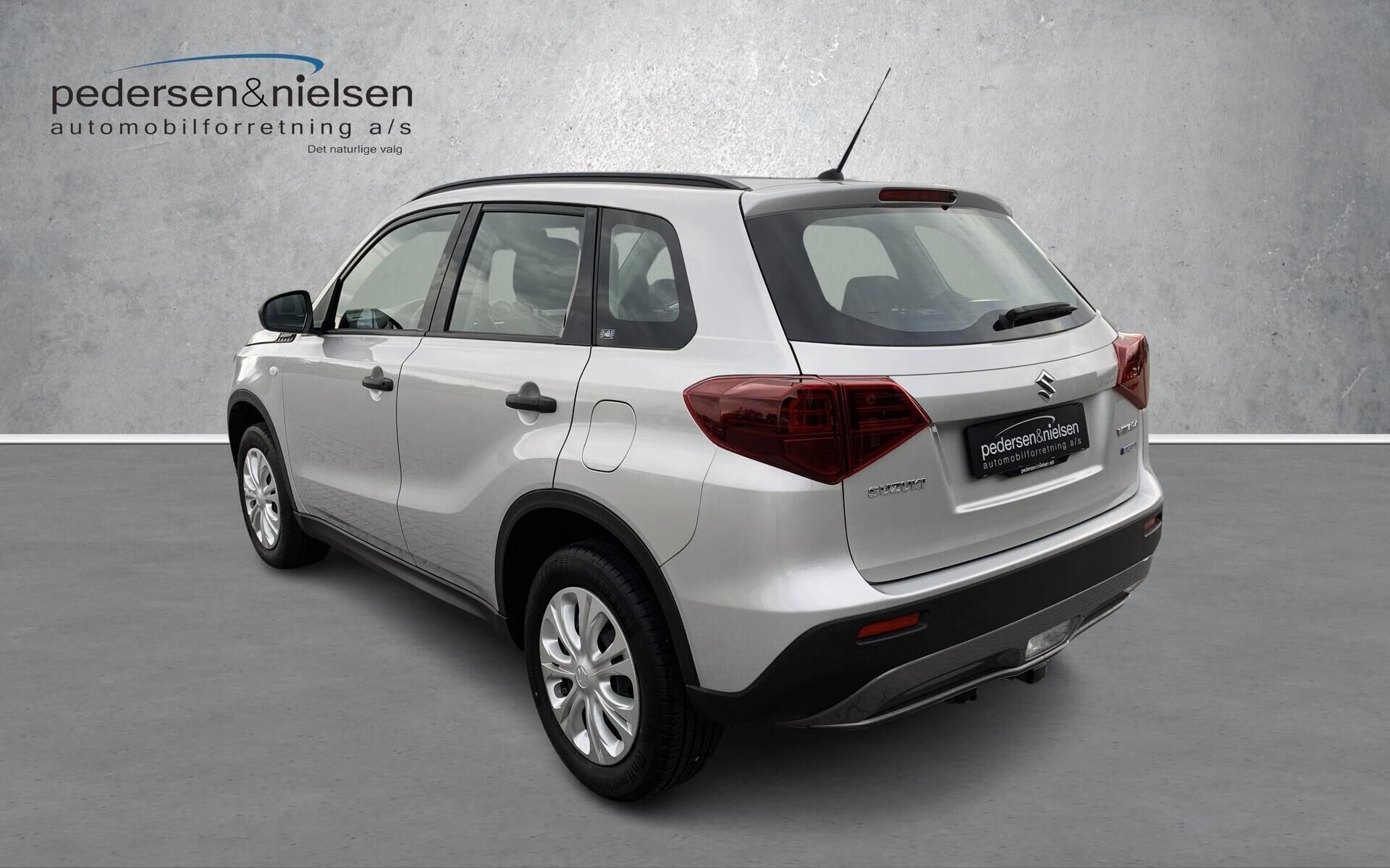 Sølv Suzuki Vitara fra 2022
