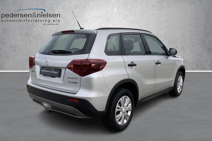 Sølv Suzuki Vitara fra 2022