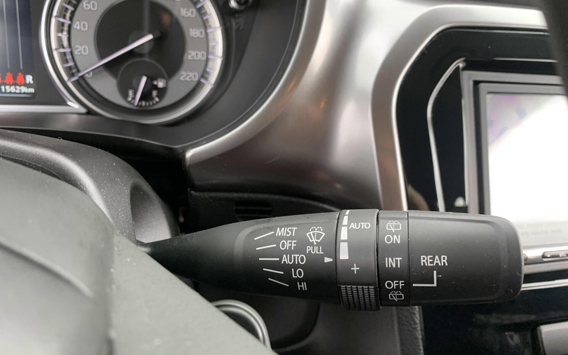 Sølv Suzuki Vitara fra 2022