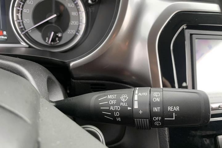 Sølv Suzuki Vitara fra 2022