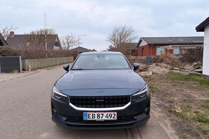 Blå Polestar 2 fra 2022