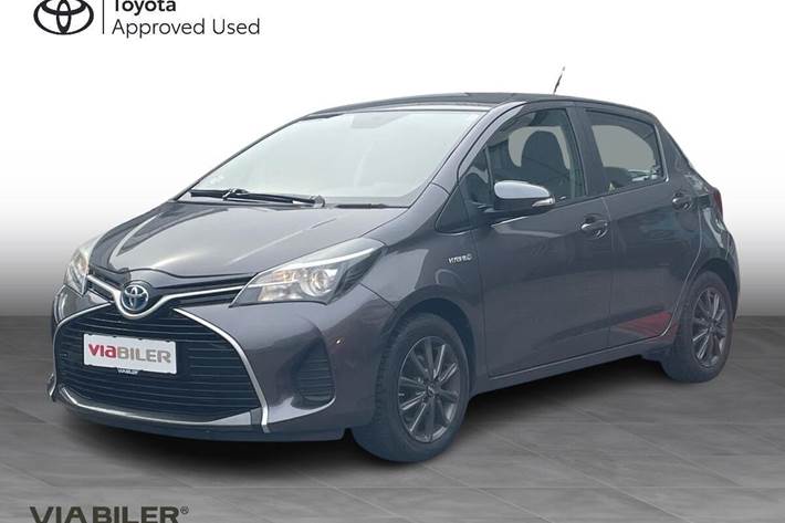 Grå Toyota Yaris fra 2016 set udefra