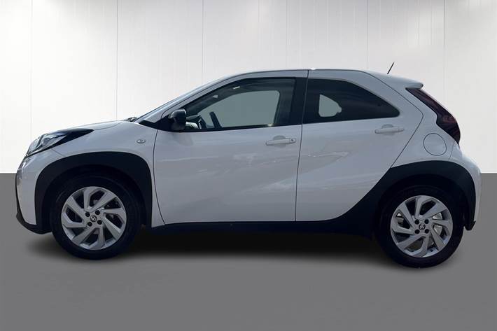 Hvid Toyota Aygo X fra 2024
