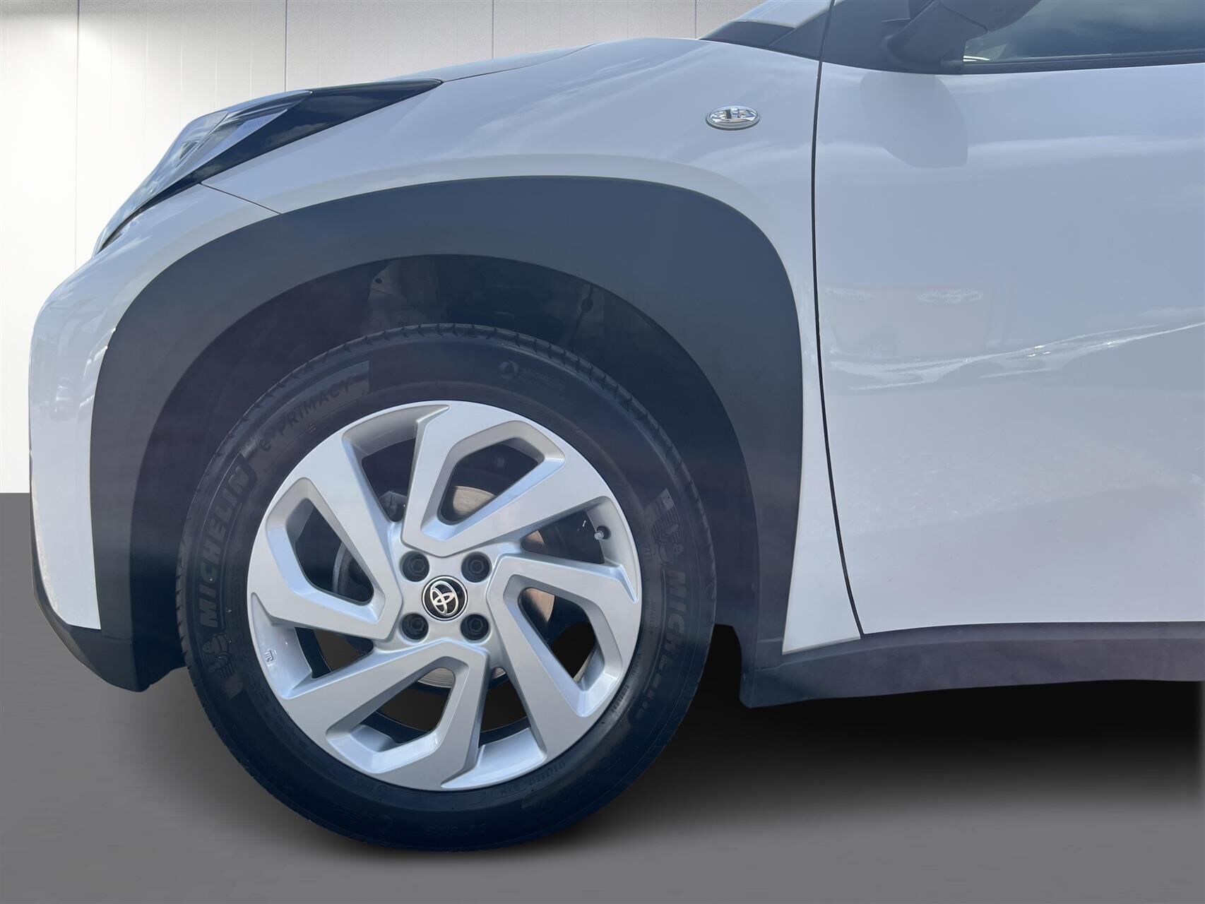 Hvid Toyota Aygo X fra 2024