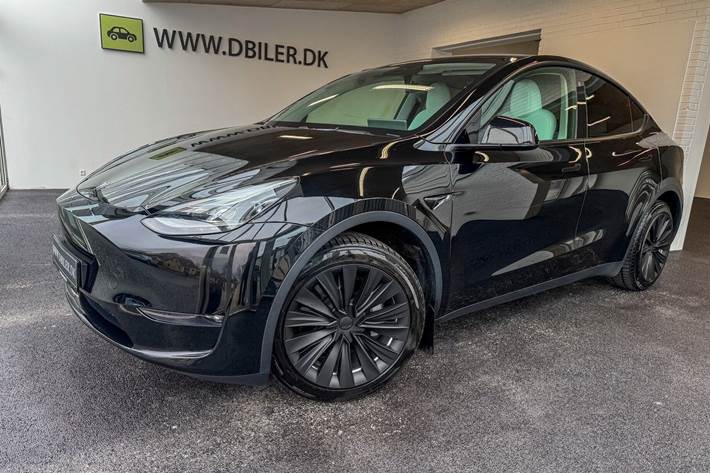 Sort Tesla Model Y fra 2023