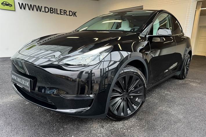 Sort Tesla Model Y fra 2023