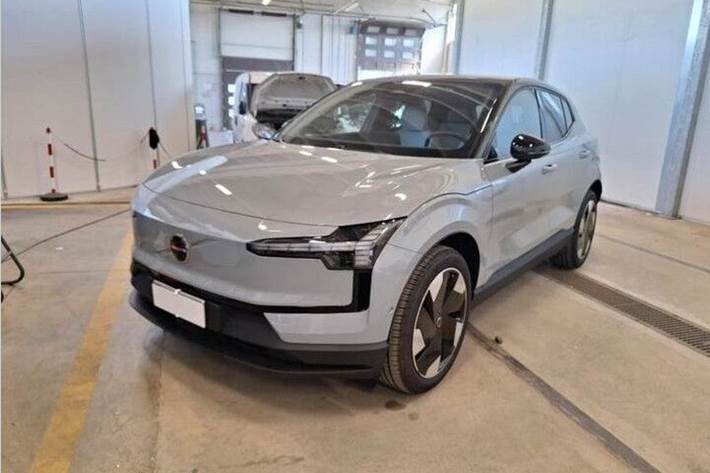 Grå Volvo EX30 fra 2024