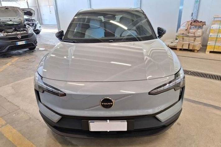 Grå Volvo EX30 fra 2024