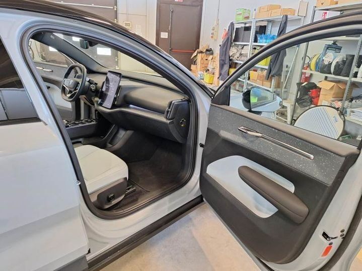 Grå Volvo EX30 fra 2024
