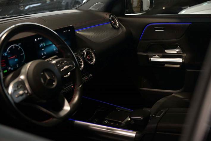 Sort Mercedes EQA250 fra 2021