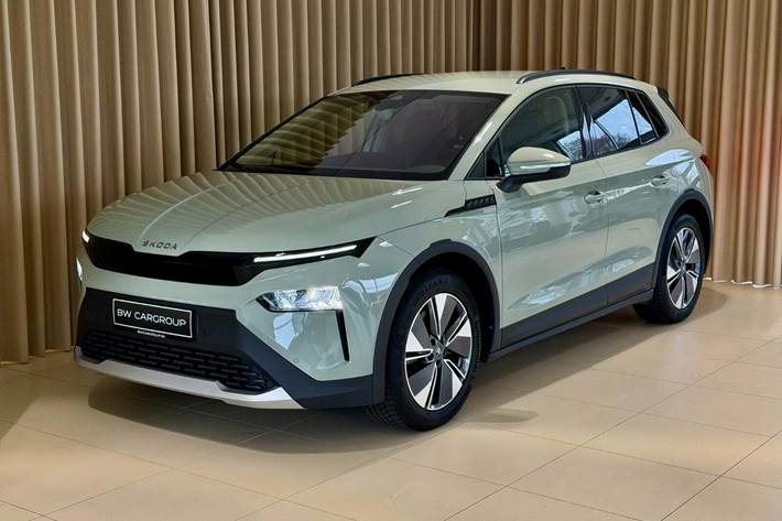 Grøn Skoda Elroq fra 2025 set udefra