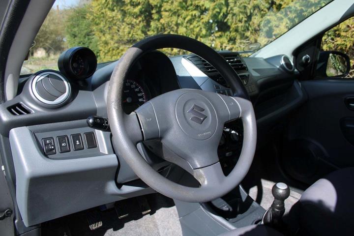 undefined Suzuki Alto fra 2012 set indefra