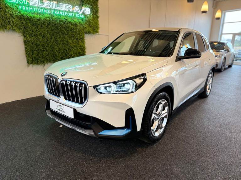 BMW iX1 xDrive30 X-Line