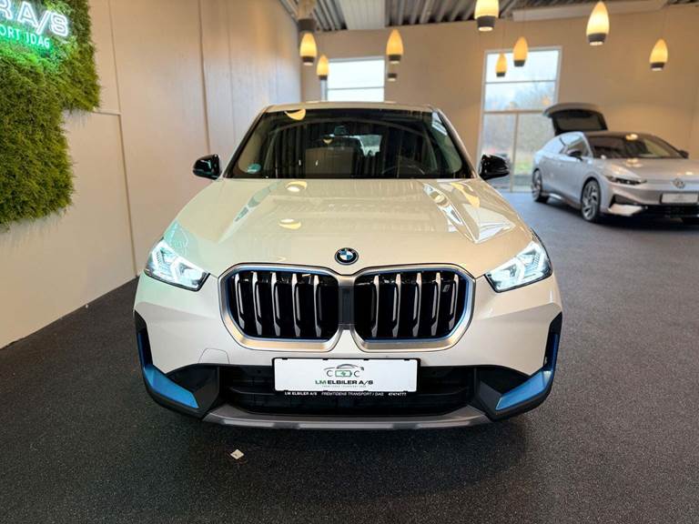 BMW iX1 xDrive30 X-Line