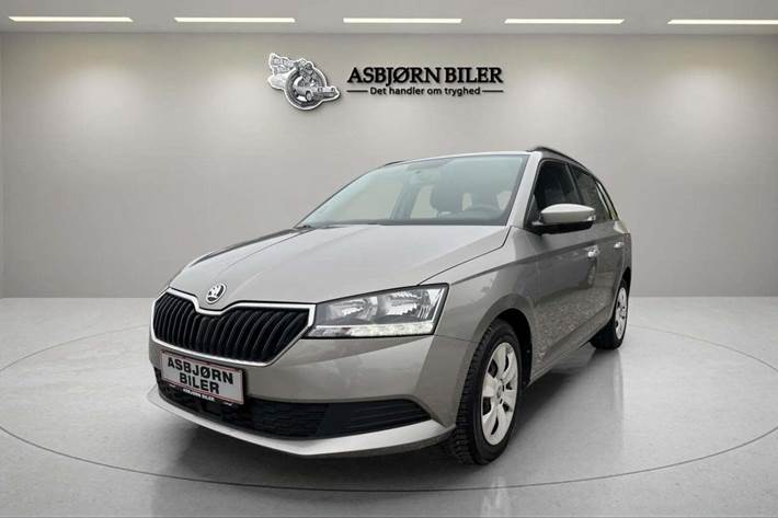 Beige Skoda Fabia fra 2019