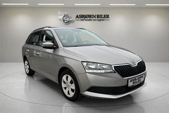 Beige Skoda Fabia fra 2019