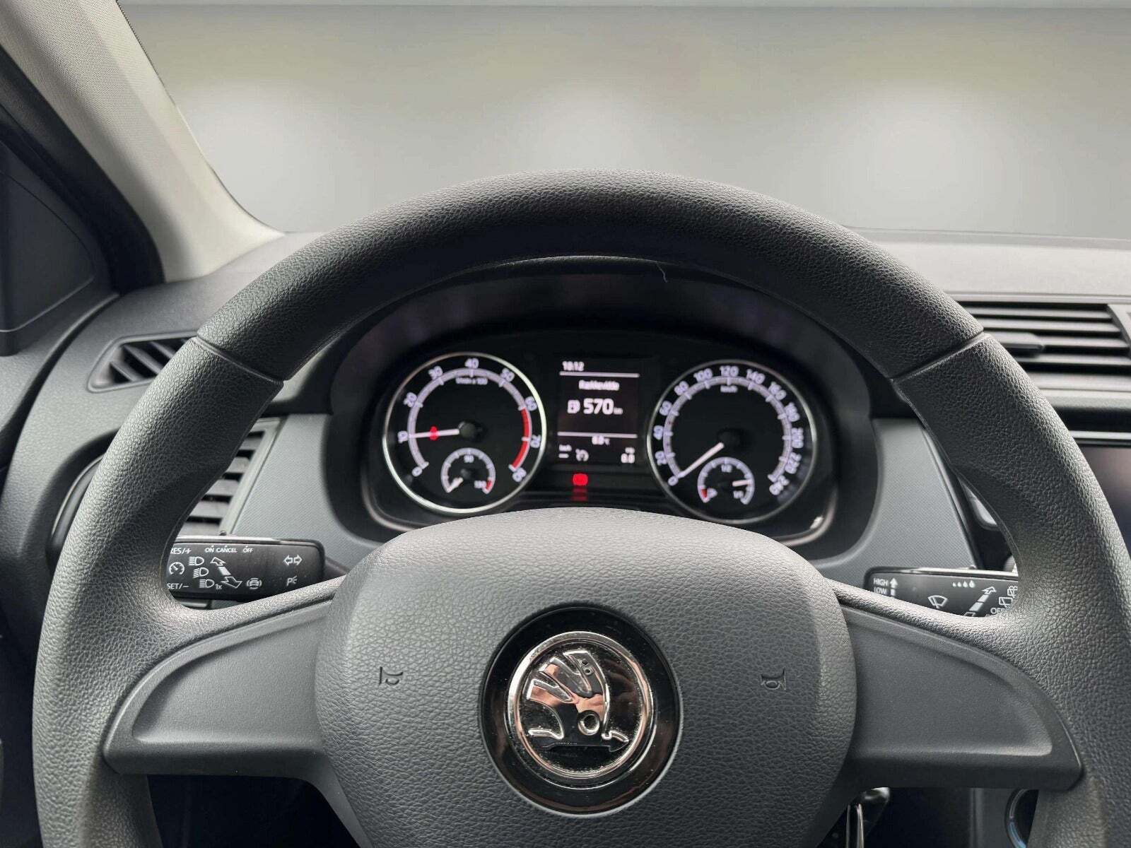 Beige Skoda Fabia fra 2019