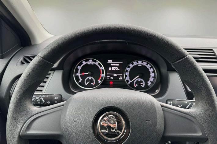 Beige Skoda Fabia fra 2019